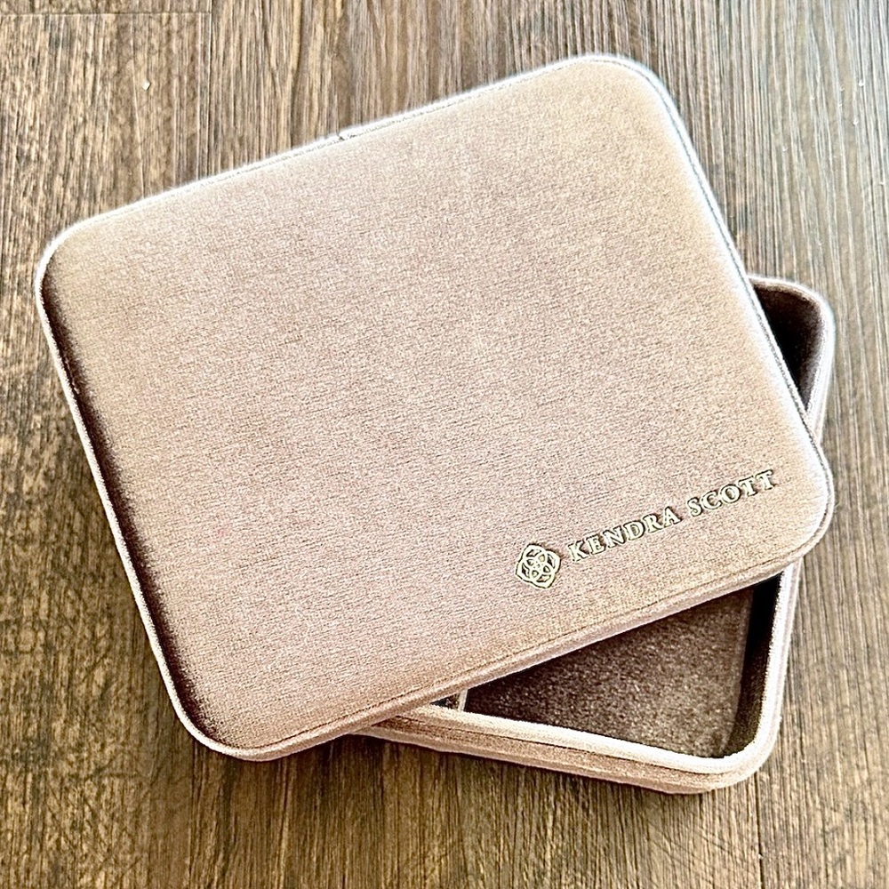 Kendra Scott Jewelry Case